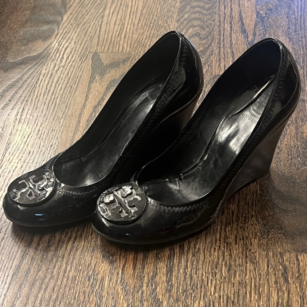 Tory Burch Black Patent Leather Round Toe Emblem Wedges